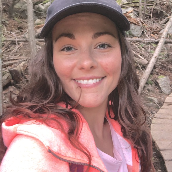 Meet your Posher, Candice - Picture 1 of 4